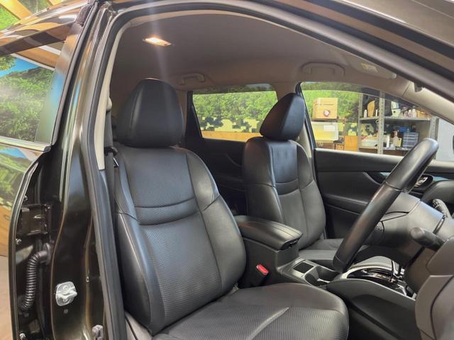 エクストレイル ２０Ｘ　ハイブリッド　メーカーナビ　全周囲カメラ　エマージェンシーブレーキ　クルーズコントロール　パワーバックドア　デュアルオートエアコン　ＬＥＤヘッド　純正１８インチアルミ　ハーフレザーシート　インテリジェントキー（9枚目）