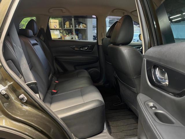 エクストレイル ２０Ｘ　ハイブリッド　メーカーナビ　全周囲カメラ　エマージェンシーブレーキ　クルーズコントロール　パワーバックドア　デュアルオートエアコン　ＬＥＤヘッド　純正１８インチアルミ　ハーフレザーシート　インテリジェントキー（10枚目）