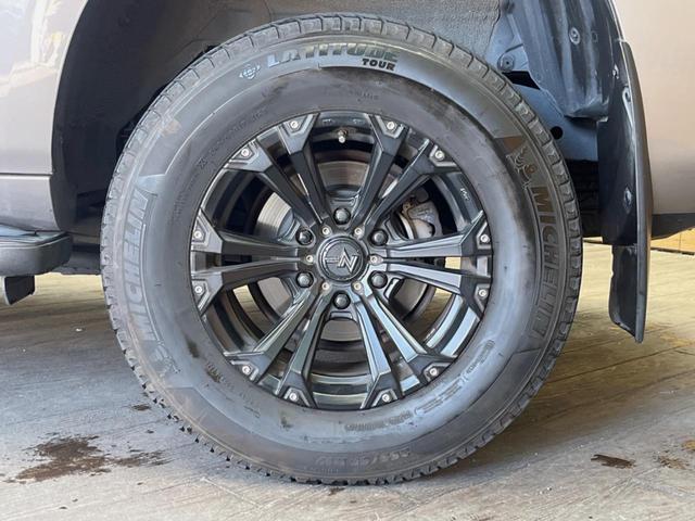 �y�P�V�C���`�A���~�z�C�[���z�O�ςɃ}�b�`���������A���~�z�C�[���𑕒����Ă���܂��B�e��ЊO�A���~�z�C�[����A�X�^�b�h���X�^�C�����戵�����Ă���܂��B���񂲑��k����������