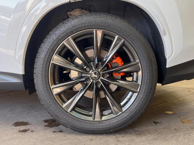 �y�����Q�O�C���`�A���~�z�C�[���z�O�ςɃ}�b�`���������A���~�z�C�[���𑕒����Ă���܂��B�e��ЊO�A���~�z�C�[����A�X�^�b�h���X�^�C�����戵�����Ă���܂��B���񂲑��k����������