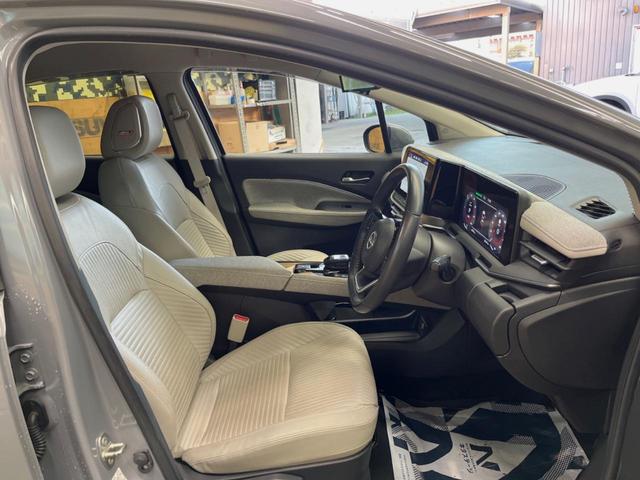 オーラ Ｇ　レザーエディション　９インチディスプレイオーディオ　全周囲カメラ　プロパイロット　インテリジェントエマージェンシーブレーキ　デジタルインナーミラー　ＢＯＳＥサウンド　革シート　１７インチアルミ　革巻きステアリング　ＥＴＣ（8枚目）