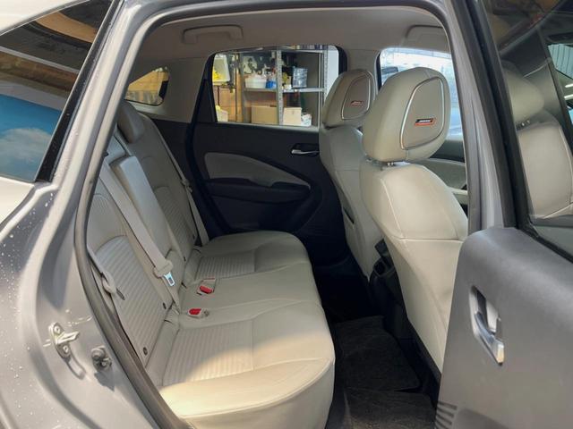 オーラ Ｇ　レザーエディション　９インチディスプレイオーディオ　全周囲カメラ　プロパイロット　インテリジェントエマージェンシーブレーキ　デジタルインナーミラー　ＢＯＳＥサウンド　革シート　１７インチアルミ　革巻きステアリング　ＥＴＣ（9枚目）