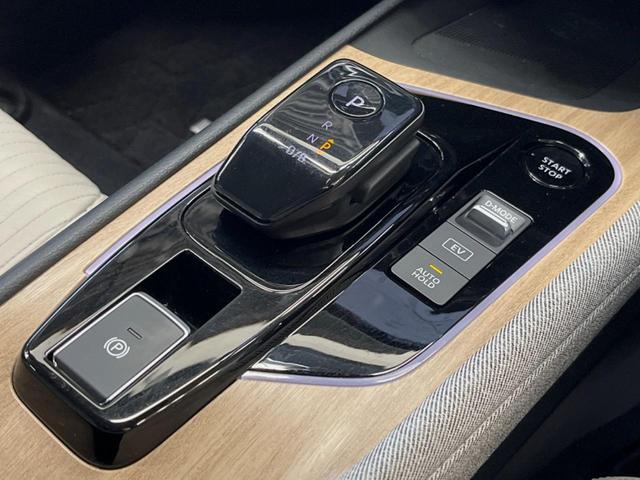 オーラ Ｇ　レザーエディション　９インチディスプレイオーディオ　全周囲カメラ　プロパイロット　インテリジェントエマージェンシーブレーキ　デジタルインナーミラー　ＢＯＳＥサウンド　革シート　１７インチアルミ　革巻きステアリング　ＥＴＣ（32枚目）