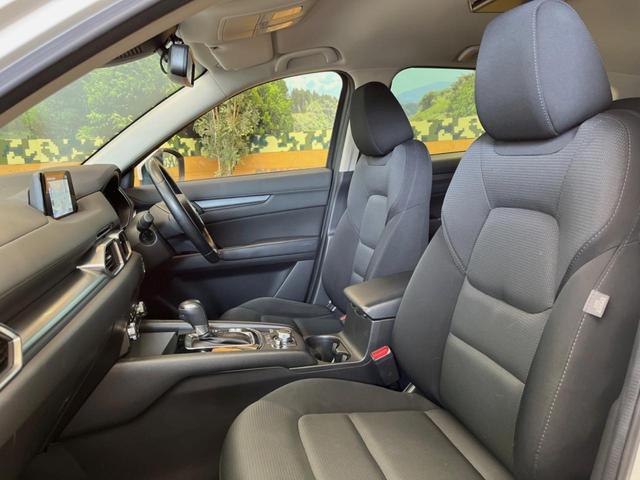 ＣＸ－５ ２０Ｓ　プロアクティブ　マツダコネクトナビ　サイド・バックカメラ　衝突軽減　レーダークルーズ　フリップダウン　ブラインドスポットモニター　デュアルオートエアコン　ＬＥＤヘッド　純正１９インチアルミ　革巻きステアリング　ＥＴＣ（26枚目）