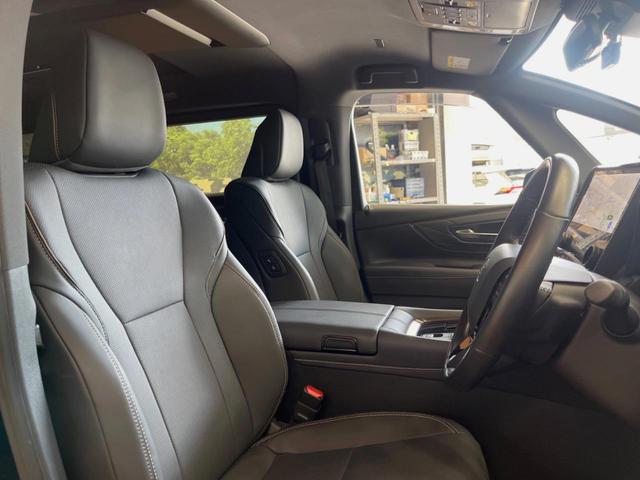 アルファードハイブリッド Ｚ　禁煙車　左右独立ムーンルーフ　１４インチディスプレイオーディオ　全周囲カメラ　１３．２型有機ＥＬフリップダウンモニター　レーダークルーズコントロール　シートベンチレーション　１８インチ純正アルミ（9枚目）