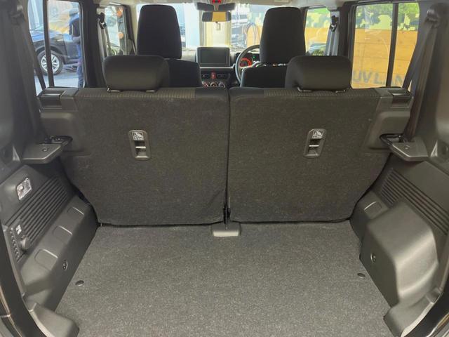 ���i�̂���������ʋ΁A���}���ɏ\���ȉ׎��X�y�[�X���m�ۂ��Ă���܂��B�Z�J���h�V�[�g��|���ƁA�傫�ȉו��̐ύڂ��\�ł���