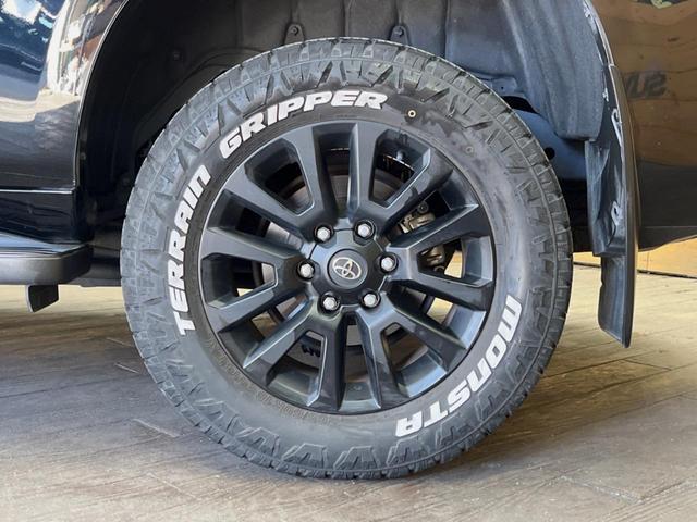 �y�����P�W�C���`�A���~�z�C�[���z�O�ςɃ}�b�`���������A���~�z�C�[���𑕒����Ă���܂��B�e��ЊO�A���~�z�C�[����A�X�^�b�h���X�^�C�����戵�����Ă���܂��B���񂲑��k����������