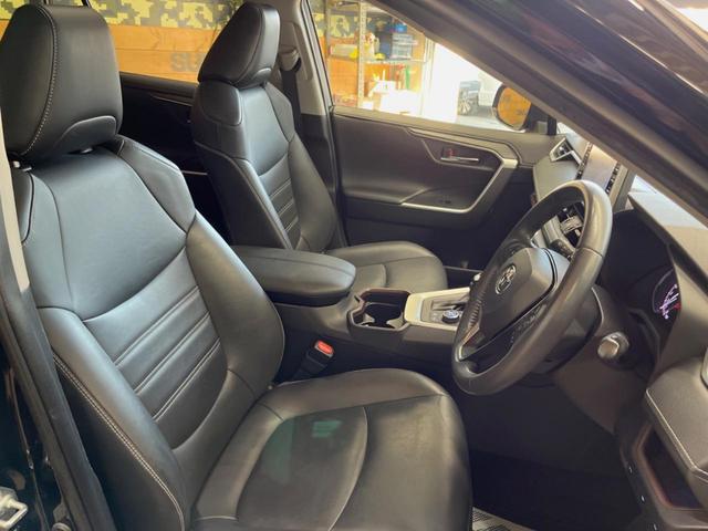 ＲＡＶ４ Ｇ　Ｚパッケージ　パノラマサンルーフ　９インチディスプレイオーディオ　全周囲カメラ　セーフティセンス　レーダークルーズ　ブラインドスポットモニター　デジタルインナーミラー　ハンズフリーパワーバックドア　ＬＥＤヘッド（8枚目）