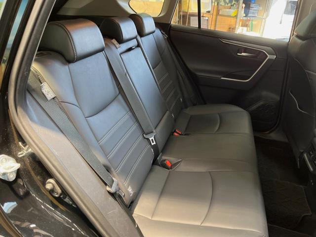 ＲＡＶ４ Ｇ　Ｚパッケージ　パノラマサンルーフ　９インチディスプレイオーディオ　全周囲カメラ　セーフティセンス　レーダークルーズ　ブラインドスポットモニター　デジタルインナーミラー　ハンズフリーパワーバックドア　ＬＥＤヘッド（9枚目）