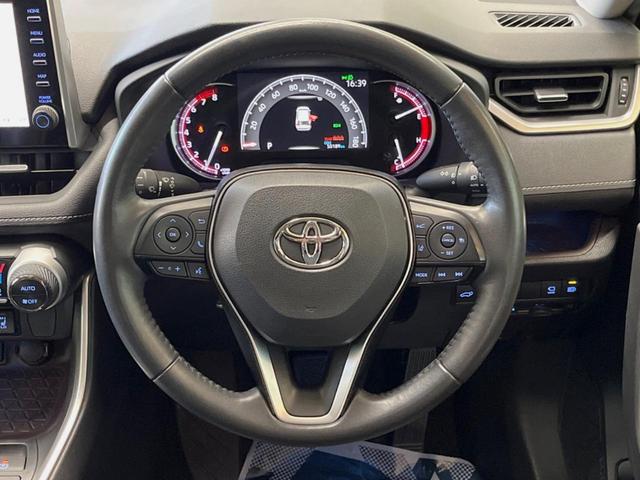 ＲＡＶ４ Ｇ　Ｚパッケージ　パノラマサンルーフ　９インチディスプレイオーディオ　全周囲カメラ　セーフティセンス　レーダークルーズ　ブラインドスポットモニター　デジタルインナーミラー　ハンズフリーパワーバックドア　ＬＥＤヘッド（11枚目）