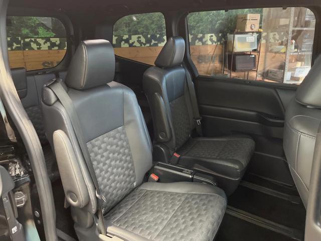 ヴォクシー ハイブリッドＳ－Ｚ　１０．５インチディスプレイオーディオ　バックカメラ　セーフティセンス　レーダークルーズ　フリップダウン　シートヒーター　両側パワスラ　ハーフレザーシート　デュアルオートエアコン　１７インチアルミ（8枚目）