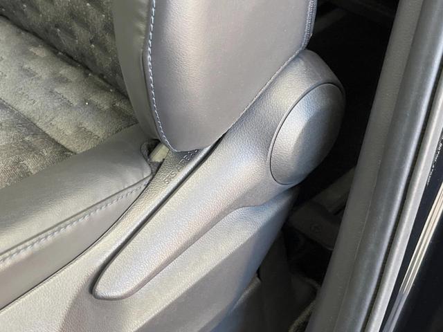 ヴォクシー ハイブリッドＳ－Ｚ　１０．５インチディスプレイオーディオ　バックカメラ　セーフティセンス　レーダークルーズ　フリップダウン　シートヒーター　両側パワスラ　ハーフレザーシート　デュアルオートエアコン　１７インチアルミ（43枚目）