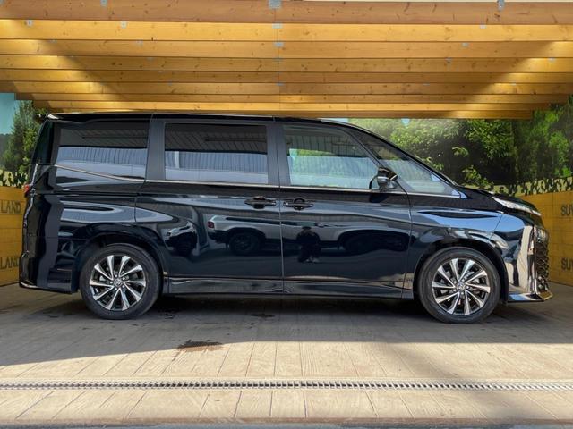 ヴォクシー ハイブリッドＳ－Ｚ　１０．５インチディスプレイオーディオ　バックカメラ　セーフティセンス　レーダークルーズ　フリップダウン　シートヒーター　両側パワスラ　ハーフレザーシート　デュアルオートエアコン　１７インチアルミ（48枚目）