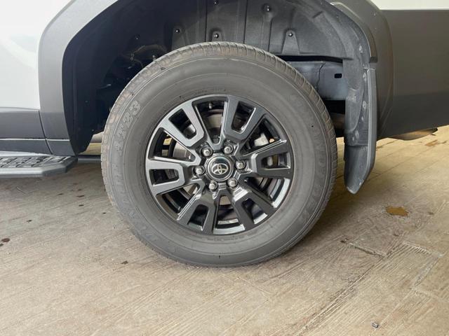 �y�����P�W�C���`�A���~�z�C�[���z�O�ςɃ}�b�`���������A���~�z�C�[���𑕒����Ă���܂��B�e��ЊO�A���~�z�C�[����A�X�^�b�h���X�^�C�����戵�����Ă���܂��B���񂲑��k����������