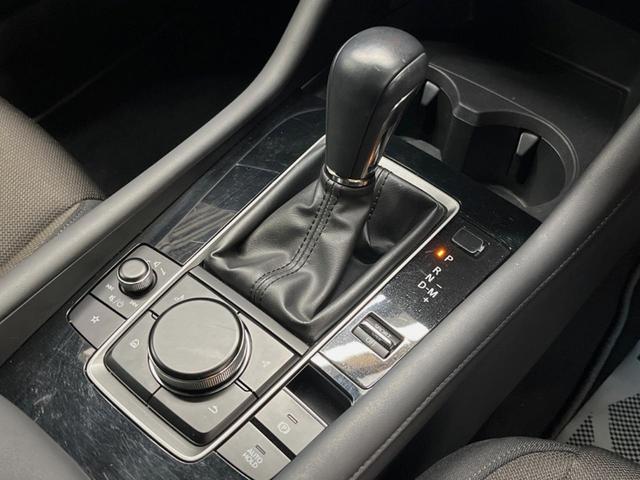 �y�I�[�g�u���[�L�z�[���h�z�M���҂���a�؂Œ�Ԏ��Ƀu���[�L���瑫�𗣂��Ă��A��~��Ԃ�ێ����Ă���܂��B�O�i����Ƃ��̓A�N�Z���𓥂߂Ύ����ŉ��������̂ň��S��X���^�]���y�ɂȂ�܂���