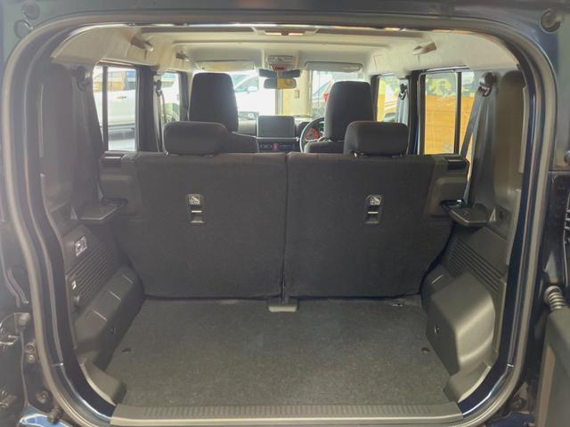 ���i�̂���������ʋ΁A���}���ɏ\���ȉ׎��X�y�[�X���m�ۂ��Ă���܂��B�Z�J���h�V�[�g��|���ƁA�傫�ȉו��̐ύڂ��\�ł���