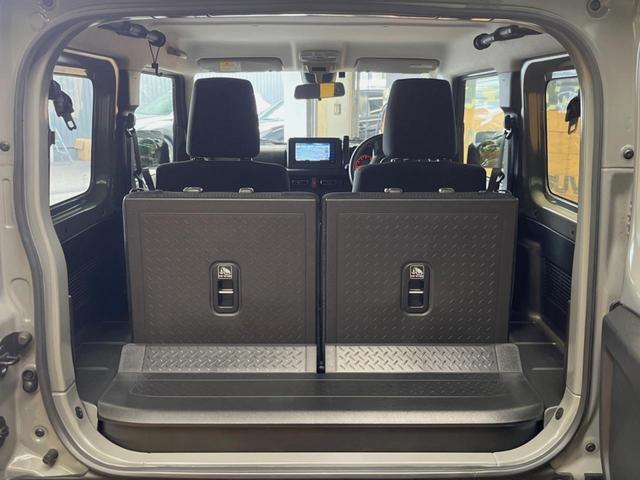 ���i�̂���������ʋ΁A���}���ɏ\���ȉ׎��X�y�[�X���m�ۂ��Ă���܂��B�Z�J���h�V�[�g��|���ƁA�傫�ȉו��̐ύڂ��\�ł���