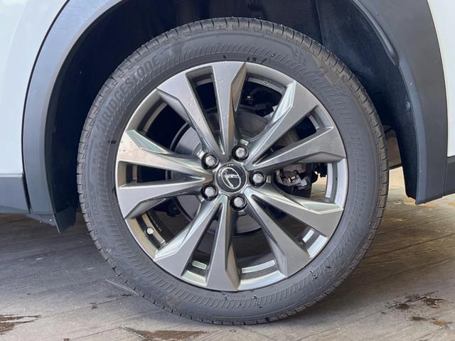 �y�����P�W�C���`�A���~�z�C�[���z�O�ςɃ}�b�`���������A���~�z�C�[���𑕒����Ă���܂��B�e��ЊO�A���~�z�C�[����A�X�^�b�h���X�^�C�����戵�����Ă���܂��B���񂲑��k����������