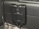 ＦＪクルーザー ベースグレード　禁煙車　４ＷＤ　純正ナビ　バックカメラ　ＥＴＣ　デジタルインナーミラー　横滑り防止機能　純正革巻きステアリング　純正１７インチアルミ　ＬＥＤヘッドライト（5枚目）