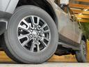 【純正１８インチアルミホイール】外観にマッチした純正アルミホイールを装着しております。各種社外アルミホイールや、スタッドレスタイヤも取扱いしております。是非ご相談ください♪