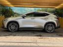 ＮＸ３５０ｈ　バージョンＬ　１４インチディスプレイオーディオ　全周囲カメラ　プリクラッシュセーフティ　レーダークルーズ　マークレビンソン　三眼ＬＥＤヘッド　茶革シート　シートベンチレーション　２０インチアルミ　パワーシート（53枚目）