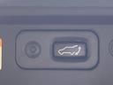 【パワーバックドア】スマートキーや運転席のボタンを押すだけでリアゲートが自動で開閉します!荷物を持っている時や、高い位置にあるバックドアを閉める際に便利な機能です♪