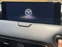 【12.3インチマツダコネクト】車内の雰囲気にマッチした大型ディスプレイ。スマホ接続でのナビ使用やBluetooth再生等、様々な機能が楽しめます。直感的なダイヤル操作が可能で、使い勝手も良好です。