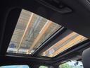 【大型サンルーフ】車内の解放感が一気に上がる大型のパノラマルーフ!季節を問わず開放的で快適なドライブをお楽しみいただけます。流通量も少なく希少価値の高い人気の装備です♪