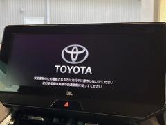 【１２．３インチワイドナビ】高級感とインパクトのある大型ワイドナビを装備。各種オーディオ操作はもちろん、横長ワイド画面でのマップ２分割表示など、利便性も高いナビです♪ 3