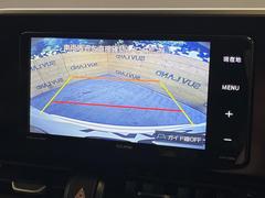 【バックカメラ】駐車時に後方がリアルタイム映像で確認できます。大型商業施設や立体駐車場での駐車時や、夜間のバック時に大活躍！運転スキルに関わらず、今や必須となった装備のひとつです！ 4