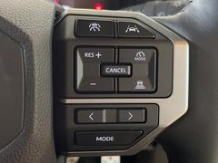 【レーダークルーズコントロール】高速道路での長距離走行が楽に！！自動で速度を保つクルーズコントロールが、衝突軽減システムと連携し、前方の車両を感知して車間を保つように速度調節してくれます！！ 6