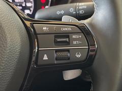 �ڥ����ץƥ��֥��롼������ȥ�����۹�®ƻϩ�Ǥ�Ĺ��Υ���Ԥ��ڤˡ�����ư��®�٤��ݤĥ��롼������ȥ����뤬�����ͷڸ������ƥ��Ϣ�Ȥ��������μ�ξ���Τ��Ƽִ֤��ݤĤ褦��®��Ĵ�ᤷ�Ƥ���ޤ����� 5