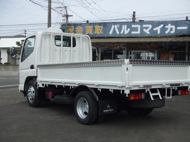 キャンター 　２トン超低床平ボデイ－　ワンオ－ナ－車　マフラ－燃焼ナシ　メッキパ－ツ　レザ－シートカバ－付き　ディーゼルタ－ボ　荷台内寸長さ３１０幅１６０　走行８万キロ台　全面塗装済み　内装クリ－ニング済み（5枚目）