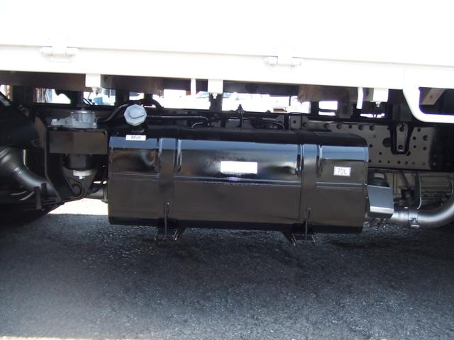 キャンター 　１．５トン全低床アルミブロック　ワンオ－ナ－車　メッキパ－ツ　荷台床鉄板張り　レザ－シ－トカバ－付き　バックカメラ付き　走行４万キロ台　記録簿　ディ－ゼルタ－ボ　全面塗装済み　内装クリ－ニング済み（15枚目）