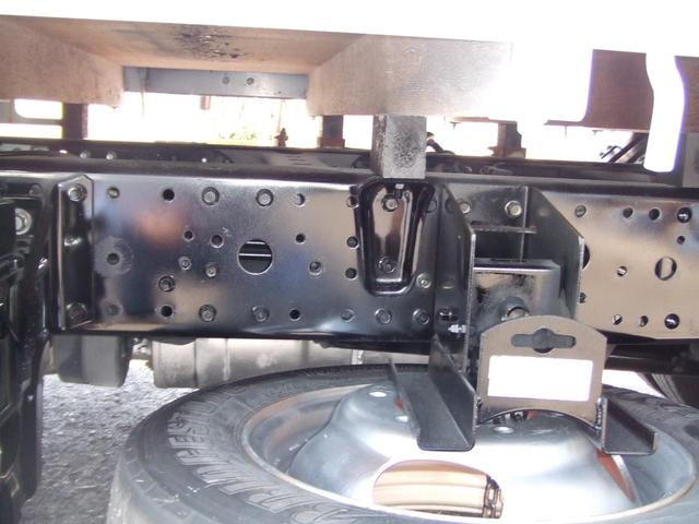 キャンター 　１．５トン全低床アルミブロック　ワンオ－ナ－車　メッキパ－ツ　荷台床鉄板張り　レザ－シ－トカバ－付き　バックカメラ付き　走行４万キロ台　記録簿　ディ－ゼルタ－ボ　全面塗装済み　内装クリ－ニング済み（16枚目）