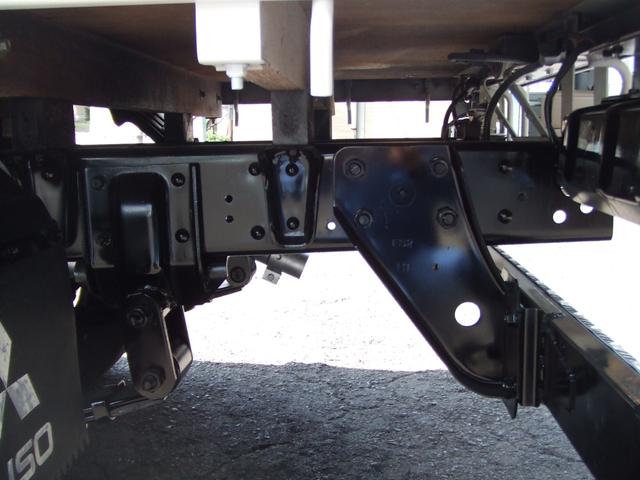 キャンター 　１．５トン全低床アルミブロック　ワンオ－ナ－車　メッキパ－ツ　荷台床鉄板張り　レザ－シ－トカバ－付き　バックカメラ付き　走行４万キロ台　記録簿　ディ－ゼルタ－ボ　全面塗装済み　内装クリ－ニング済み（17枚目）