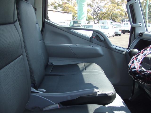 キャンター 　１．５トン全低床アルミブロック　ワンオ－ナ－車　メッキパ－ツ　荷台床鉄板張り　レザ－シ－トカバ－付き　バックカメラ付き　走行４万キロ台　記録簿　ディ－ゼルタ－ボ　全面塗装済み　内装クリ－ニング済み（22枚目）