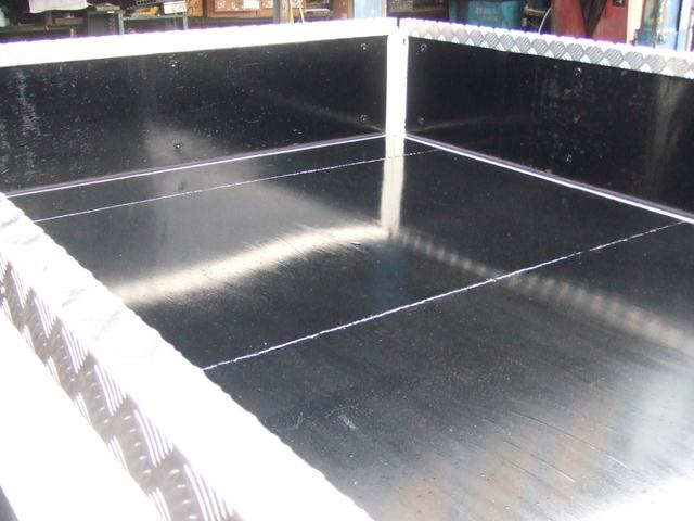 トヨエース 　１．２トン低床　Ｗキャブ　ワンオ－ナ－車　ドライブレコーダー付き　荷台鉄板張り　普通免許ＯＫ　全面塗装済み　内装クリ－ニング済み　ディ－ゼルタ－ボ（8枚目）