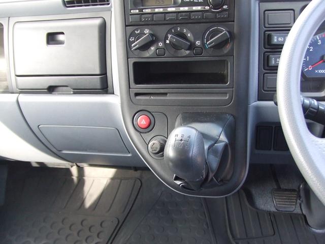 キャンター 　２トンＤＸロングアルミバン　垂直パワ－ゲ－ト　ワンオ－ナ‐車　左電格ミラ－　メッキパ－ツ　シートカバ－付き　荷台内寸約長さ４２７幅１７７高さ１８４　ラッシングレール２段　記録簿　取説付き（27枚目）