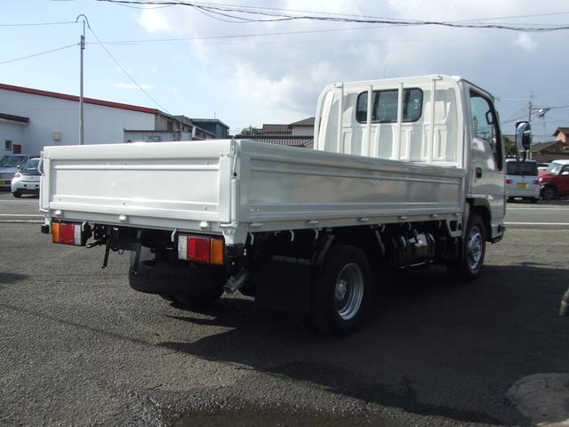 タイタントラック 　１．５トン超低床　平ボディ－　ワンオ－ナ－車　メッキパ－ツ　キ－レス　オートマ車　左電格ミラ－　デイ―ぜルターボ　荷台内寸約長さ３１１幅１６１　荷台板張り　全面塗装済み　内装クリーニング済み（4枚目）
