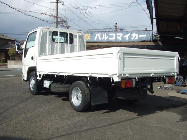 タイタントラック 　１．５トン超低床　平ボディ－　ワンオ－ナ－車　メッキパ－ツ　キ－レス　オートマ車　左電格ミラ－　デイ―ぜルターボ　荷台内寸約長さ３１１幅１６１　荷台板張り　全面塗装済み　内装クリーニング済み（6枚目）