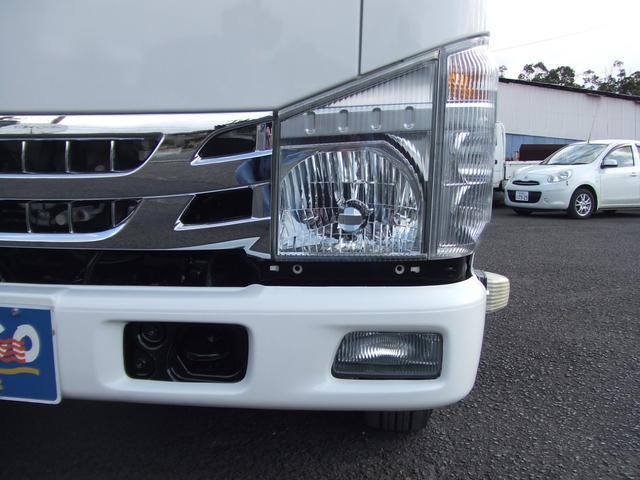 タイタントラック 　１．５トン超低床　平ボディ－　ワンオ－ナ－車　メッキパ－ツ　キ－レス　オートマ車　左電格ミラ－　デイ―ぜルターボ　荷台内寸約長さ３１１幅１６１　荷台板張り　全面塗装済み　内装クリーニング済み（7枚目）