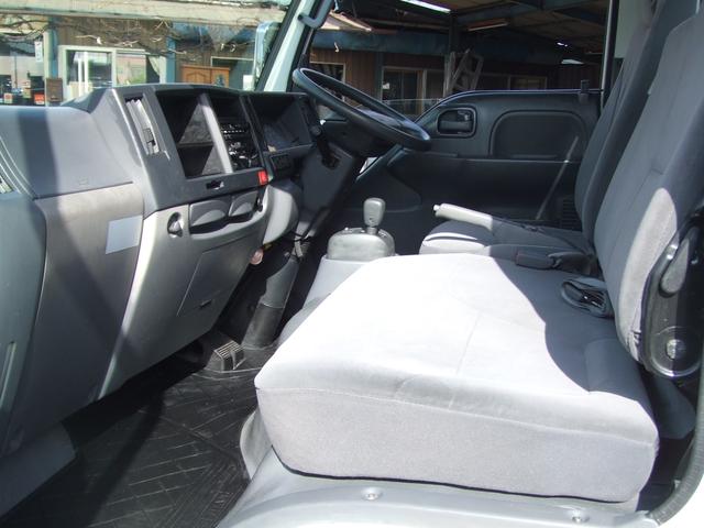 タイタントラック 　１．５トン超低床　平ボディ－　ワンオ－ナ－車　メッキパ－ツ　キ－レス　オートマ車　左電格ミラ－　デイ―ぜルターボ　荷台内寸約長さ３１１幅１６１　荷台板張り　全面塗装済み　内装クリーニング済み（21枚目）