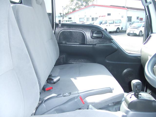 タイタントラック 　１．５トン超低床　平ボディ－　ワンオ－ナ－車　メッキパ－ツ　キ－レス　オートマ車　左電格ミラ－　デイ―ぜルターボ　荷台内寸約長さ３１１幅１６１　荷台板張り　全面塗装済み　内装クリーニング済み（23枚目）