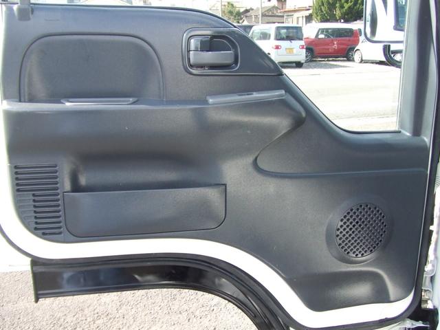 タイタントラック 　１．５トン超低床　平ボディ－　ワンオ－ナ－車　メッキパ－ツ　キ－レス　オートマ車　左電格ミラ－　デイ―ぜルターボ　荷台内寸約長さ３１１幅１６１　荷台板張り　全面塗装済み　内装クリーニング済み（27枚目）