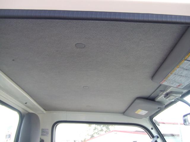 タイタントラック 　１．５トン超低床　平ボディ－　ワンオ－ナ－車　メッキパ－ツ　キ－レス　オートマ車　左電格ミラ－　デイ―ぜルターボ　荷台内寸約長さ３１１幅１６１　荷台板張り　全面塗装済み　内装クリーニング済み（28枚目）