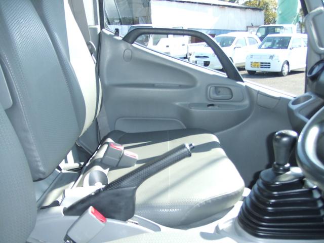 ダイナトラック 2トン全低床強化ダンプ ワンオ-ナ-車 左電格ミラ- 極東強化ダンプ 全面塗装済み 内装クリーニング済み(25枚目)