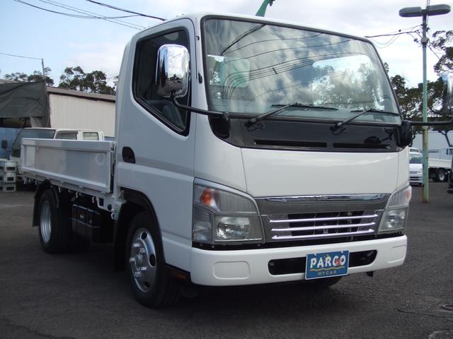 キャンター 　２トン全低床　平ボディ－　メッキパ－ツ　左電格ミラ－　荷台床鉄板張り　レザ－シ－トカバ－付き　マフラ－燃焼ナシ　全面塗装済み　　内装クリーニング済み　荷台内寸約長さ３１１幅１６０　走行７万キロ台（3枚目）