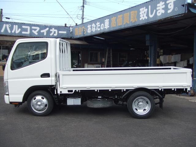 キャンター 　２トン全低床　平ボディ－　メッキパ－ツ　左電格ミラ－　荷台床鉄板張り　レザ－シ－トカバ－付き　マフラ－燃焼ナシ　全面塗装済み　　内装クリーニング済み　荷台内寸約長さ３１１幅１６０　走行７万キロ台（4枚目）