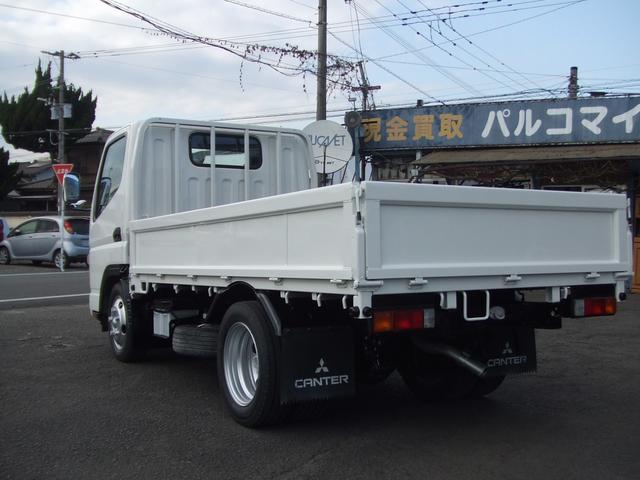 キャンター 　２トン全低床　平ボディ－　メッキパ－ツ　左電格ミラ－　荷台床鉄板張り　レザ－シ－トカバ－付き　マフラ－燃焼ナシ　全面塗装済み　　内装クリーニング済み　荷台内寸約長さ３１１幅１６０　走行７万キロ台（5枚目）